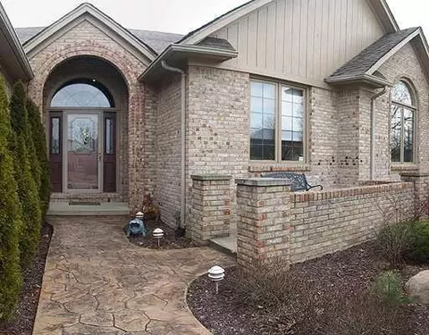 53384 Gregory Dr, Macomb, MI 48042 photo 2