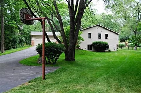8038 Walsh Rd, Dexter, MI 48130 photo 2