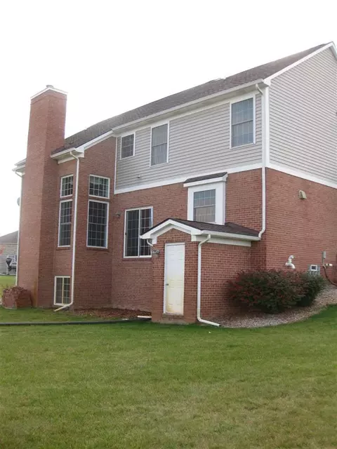 552 Darwin, Saline, MI 48176 photo 2