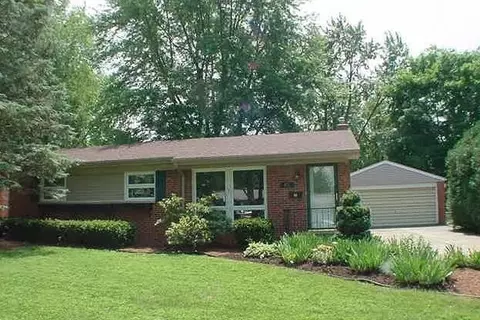 68 Tower Dr, Saline, MI 48176 photo 2