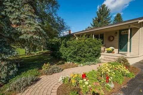 474 Iris Ln, Saline, MI 48176 photo 2