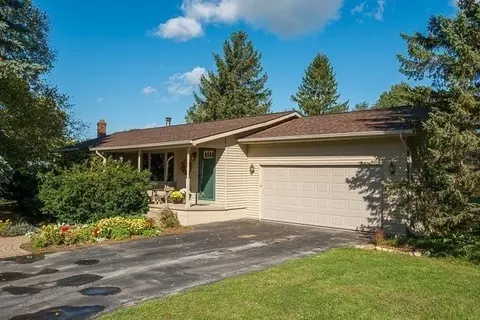 474 Iris Ln, Saline, MI 48176 photo 1