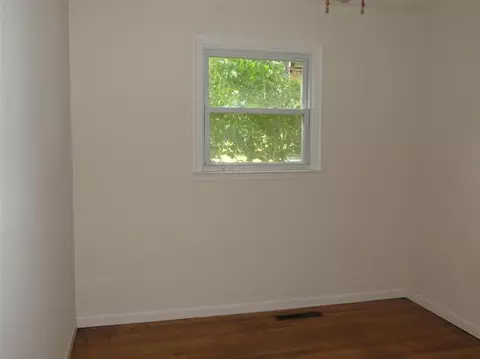 39310 Wabash, Romulus, MI 48174 photo 9