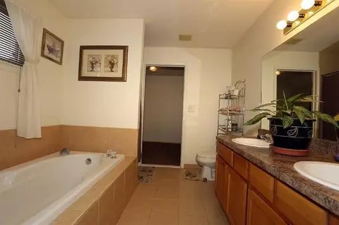 33308 Sand Piper Dr, Romulus, MI 48174 photo 32
