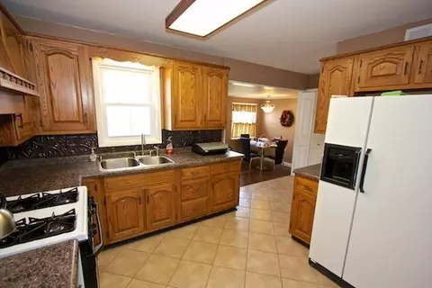 1208 Murray, Tecumseh, MI 49286 photo 2