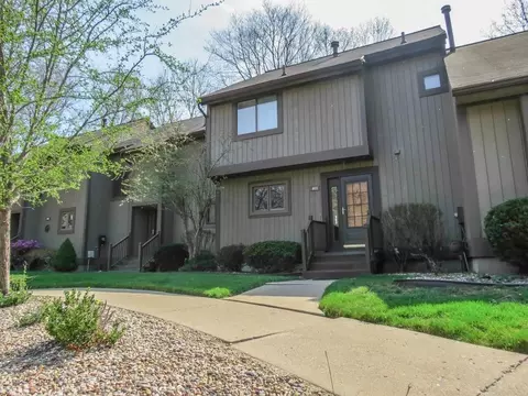 402 Hermitage Dr, Tecumseh, MI 49286 photo 1