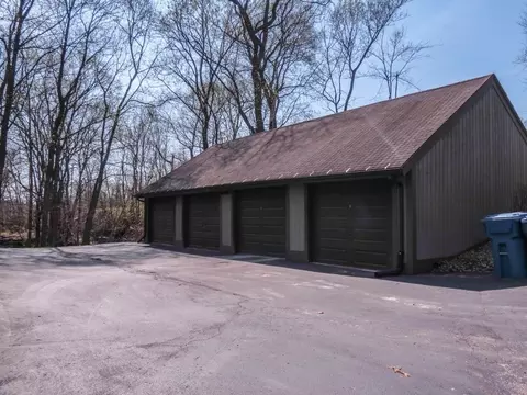 402 Hermitage Dr, Tecumseh, MI 49286 photo 2