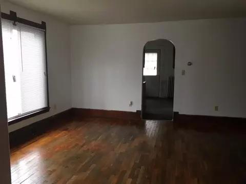 596 S Main St, Adrian, MI 49221 photo 3