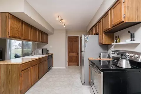181 Wallace Dr, Saline, MI 48176 photo 5