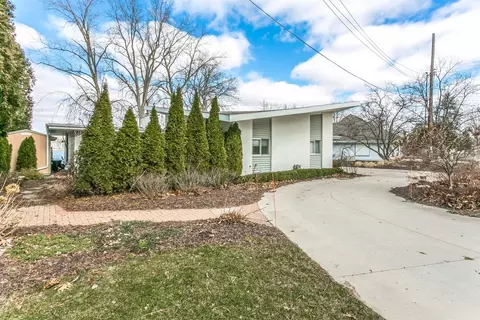 3 Lighthouse Pt, Fenton, MI 48430 photo 2