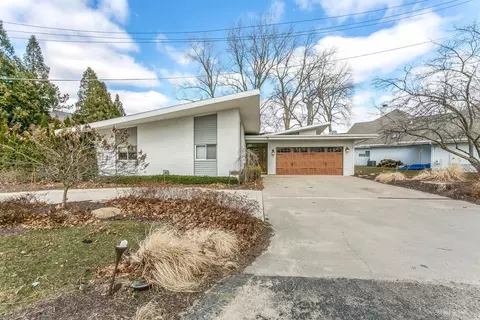 3 Lighthouse Pt, Fenton, MI 48430 photo 1