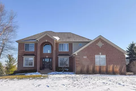 574 Darwin Ct, Saline, MI 48176 photo 2