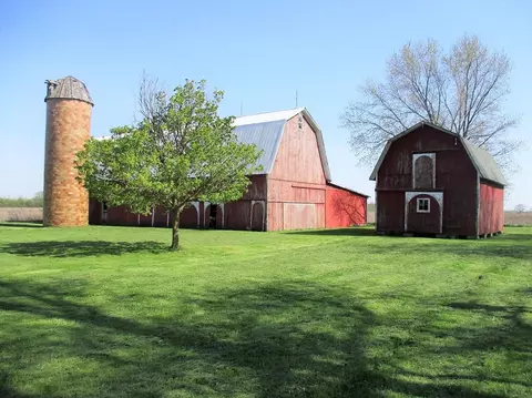 2055 Hack, Milan, MI 48160 photo 2