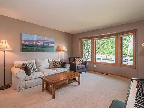 490 Coventry Cir, Dexter, MI 48130 photo 3