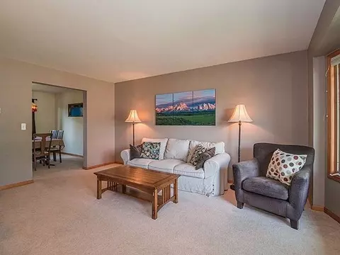 490 Coventry Cir, Dexter, MI 48130 photo 2