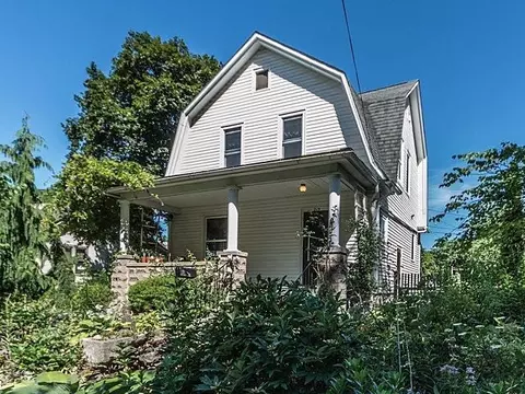 215 E Henry St, Saline, MI 48176 photo 2