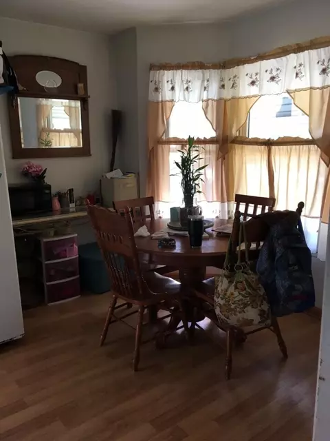 29097 Walnut St, Flat Rock, MI 48134 photo 4