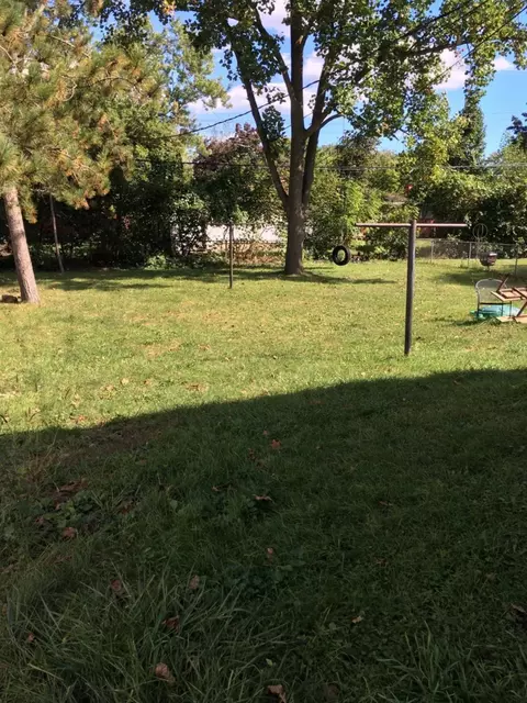 29097 Walnut St, Flat Rock, MI 48134 photo 9