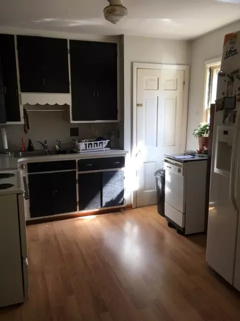 29097 Walnut St, Flat Rock, MI 48134 photo 5