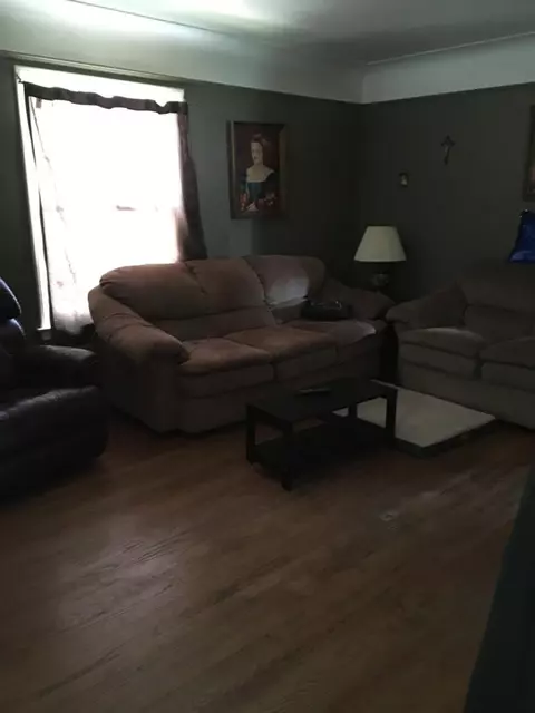 29097 Walnut St, Flat Rock, MI 48134 photo 3