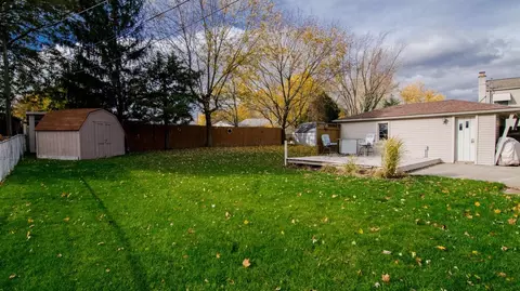 320 Nichols Dr, Saline, MI 48176 photo 4