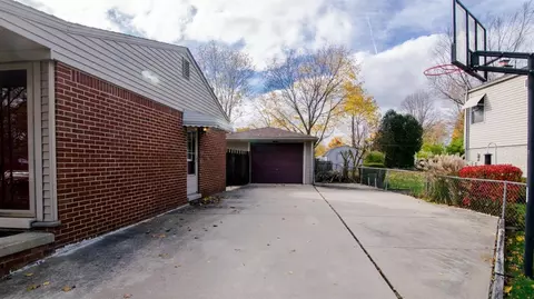 320 Nichols Dr, Saline, MI 48176 photo 3