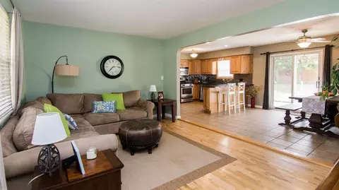 320 Nichols Dr, Saline, MI 48176 photo 8