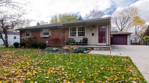 320 Nichols Dr, Saline, MI 48176 photo 2