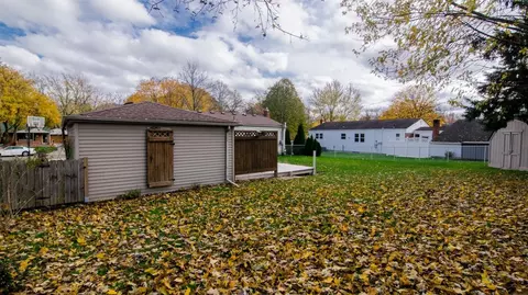 320 Nichols Dr, Saline, MI 48176 photo 7