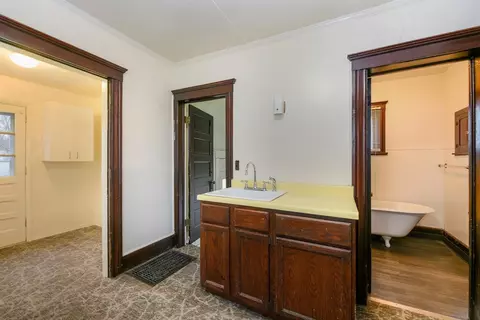 1704 E Ganson, Jackson, MI 49202 photo 13