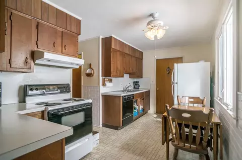 2105 S Circle Dr, Ann Arbor, MI 48103 photo 9
