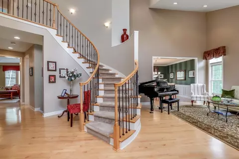 6405 Brookview Dr, Saline, MI 48176 photo 2