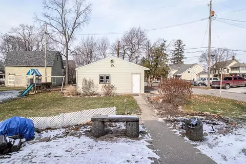 207 E Henry St, Saline, MI 48176 photo 4