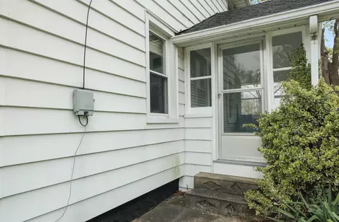 119 Sycamore St, Jackson, MI 49202 photo 2