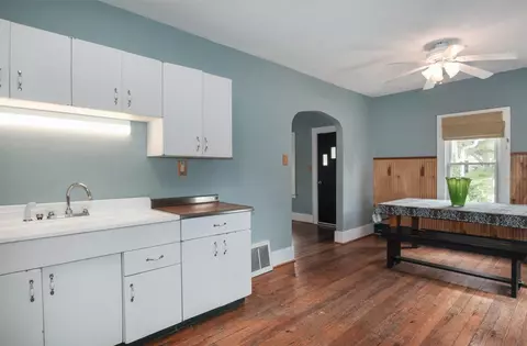 119 Sycamore St, Jackson, MI 49202 photo 9