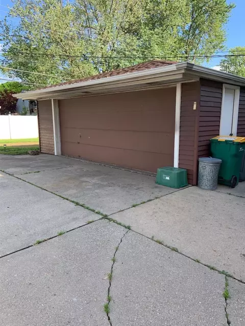833 Winston Dr, Monroe, MI 48161 photo 4