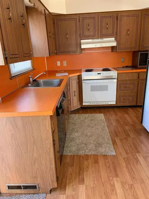 833 Winston Dr, Monroe, MI 48161 photo 5