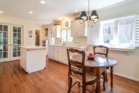2211 Devonshire Rd, Ann Arbor, MI 48104 photo 23
