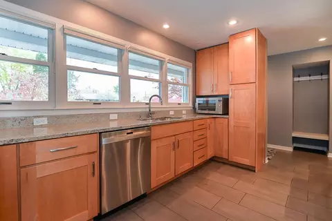 1120 Clair Cir, Ann Arbor, MI 48103 photo 8