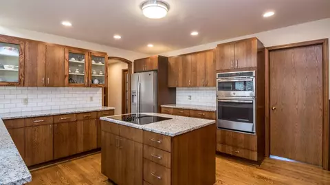 3317 E Dobson Pl, Ann Arbor, MI 48105 photo 4