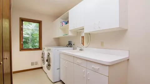 3317 E Dobson Pl, Ann Arbor, MI 48105 photo 10