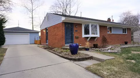 208 Tower Dr, Saline, MI 48176 photo 2