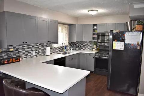 6048 S Occidental Rd, Tecumseh, MI 49286 photo 4
