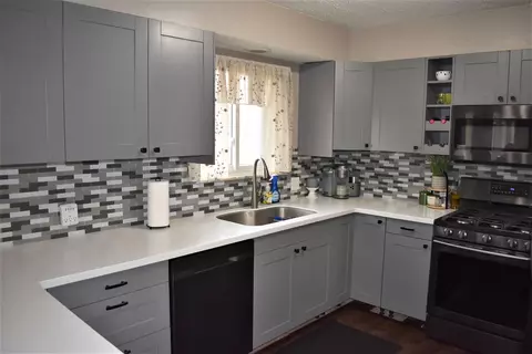 6048 S Occidental Rd, Tecumseh, MI 49286 photo 5