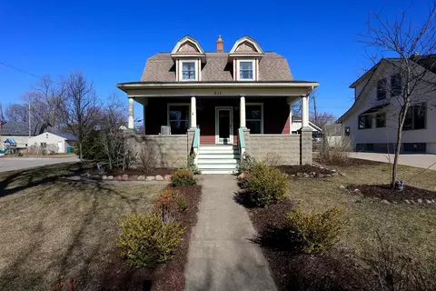 211 E Henry St, Saline, MI 48176 photo 2