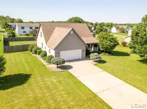 3577 Jade Dr, Adrian, MI 49221 photo 2