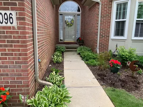 2096 Red Maple Ln, Commerce Twp, MI 48390 photo 3