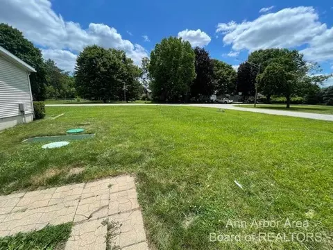 7557 Michelle, Monroe, MI 48162 photo 4