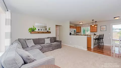 55 Tower Dr, Saline, MI 48176 photo 6