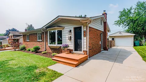 55 Tower Dr, Saline, MI 48176 photo 2